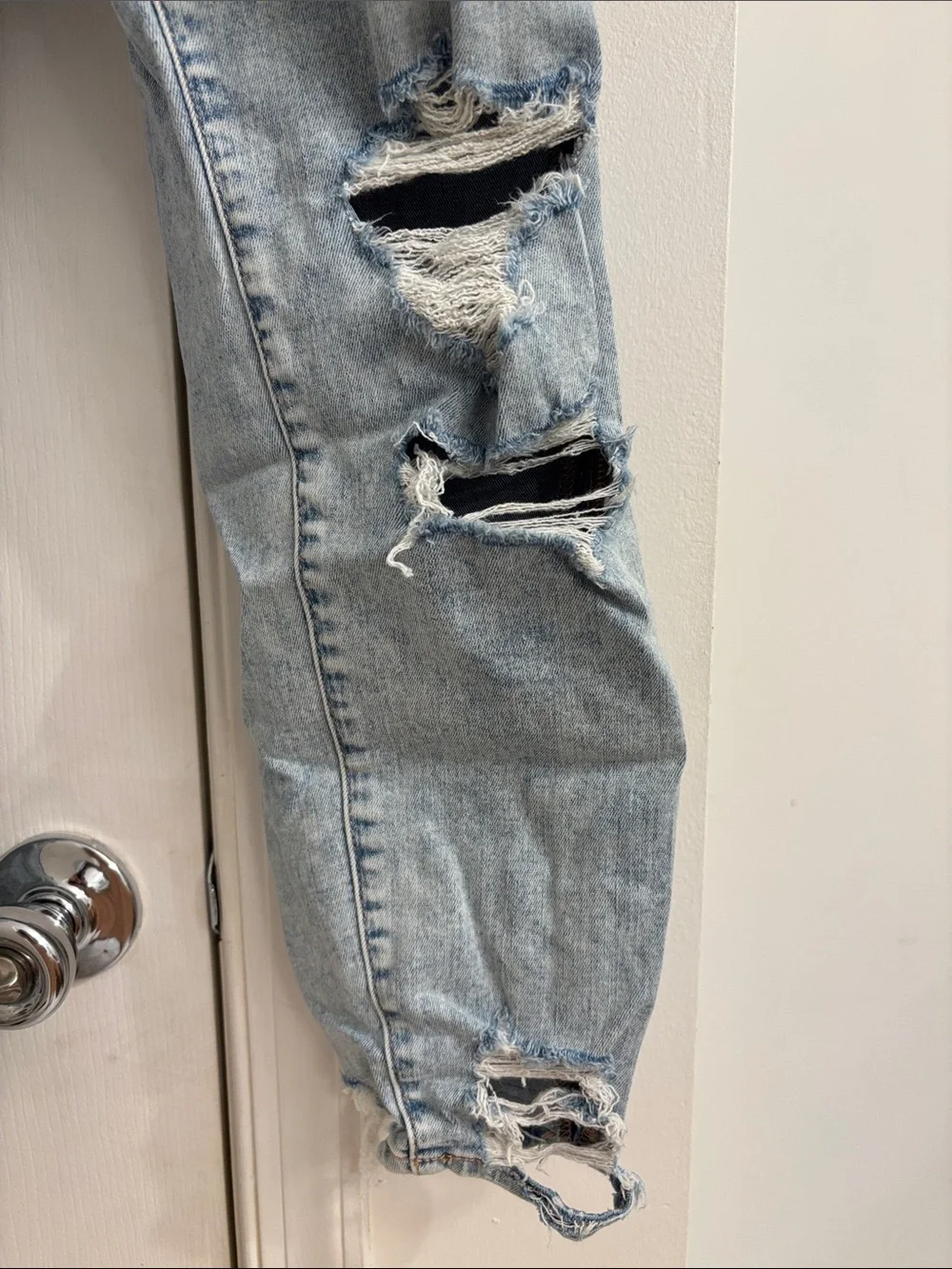 American Eagle Outfitters Light Blue Ripped Skinny Jeans - Picture 2 of 7